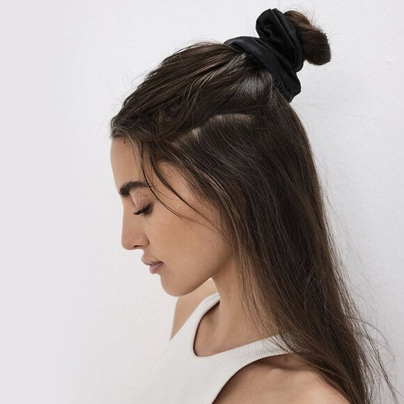 ❌SOLD❌FOR LOVE & LEMONS Satin Ruffle Thong Panty and Scrunchie Set Sz XXS - Picture 5 of 5